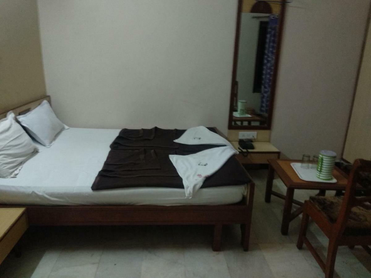Hotel Rajwada International เบลกวม ภายนอก รูปภาพ